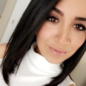 Meet your Posher, Daniela